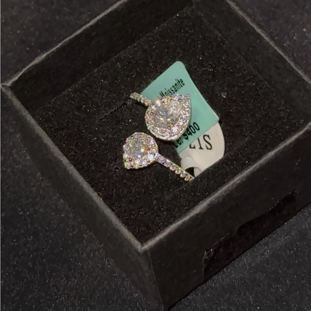 925 Sterling Silver Moissanite Teardrop Ring